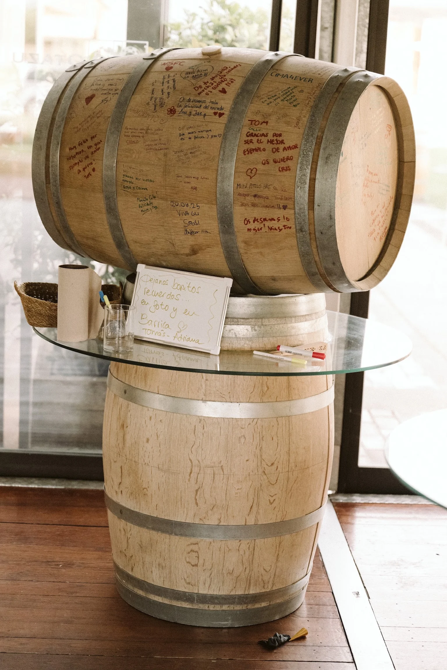 Barrica firmada por los invitados